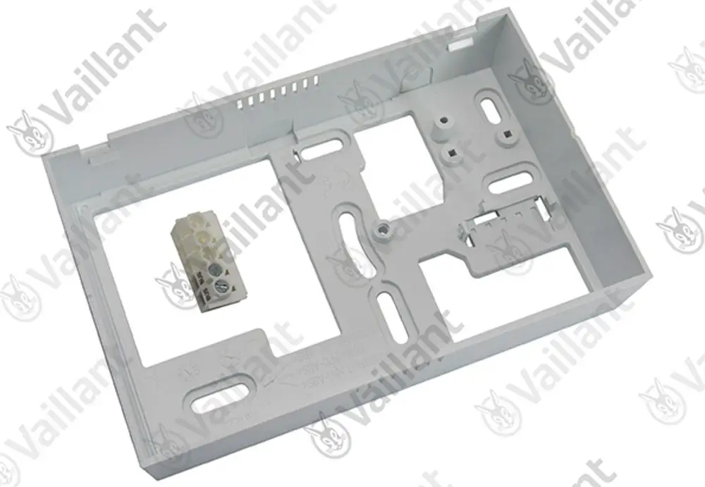 Vaillant Sockel mit Aussparungen und Montageöffnungen, geeignet für die Installation von Zubehörteilen. Material in neutralem Weiß.